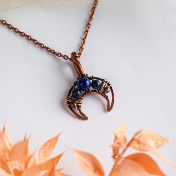 Lunula z lapis lazuli