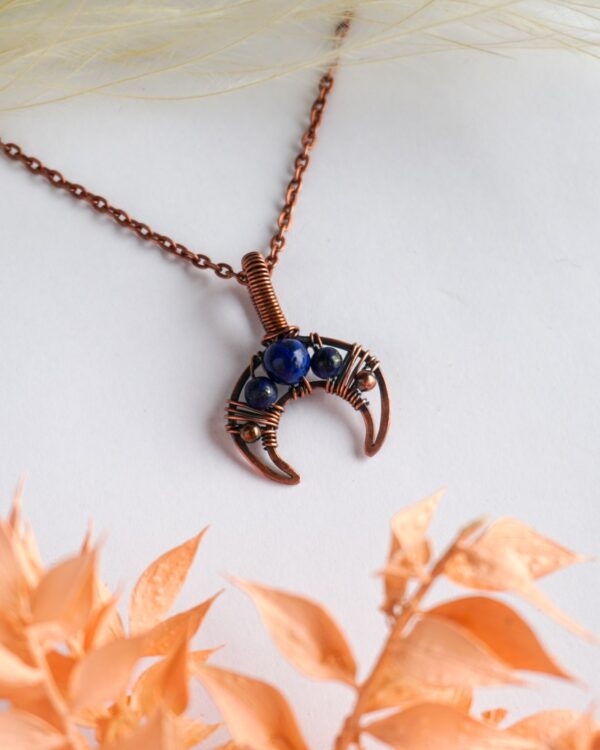 Lunula z lapis lazuli