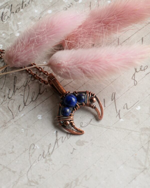 Lunula z lapis lazuli