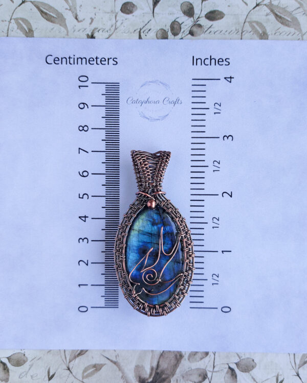 Wisior z niebieskim labradorytem, naszyjnik z ptakiem, jaskółka, miedziany naszyjnik wire wrapping