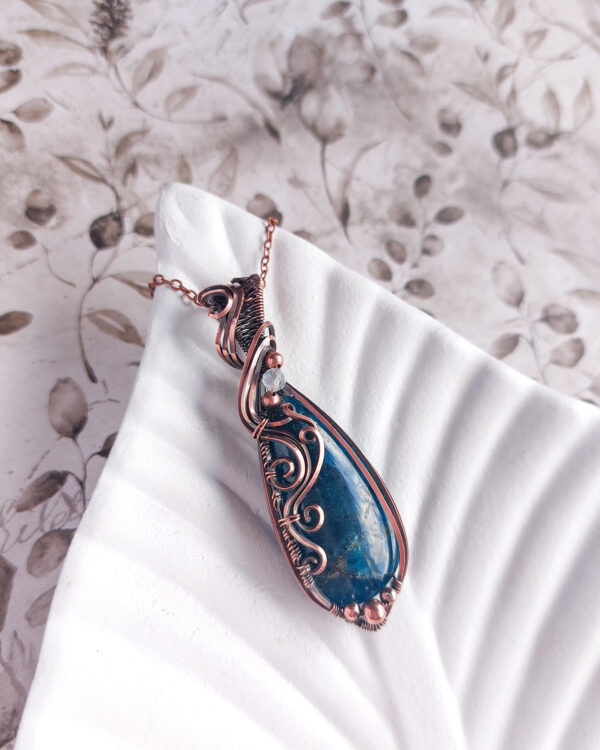 Wisior z apatytem, miedziana biżuteria wire wrapping