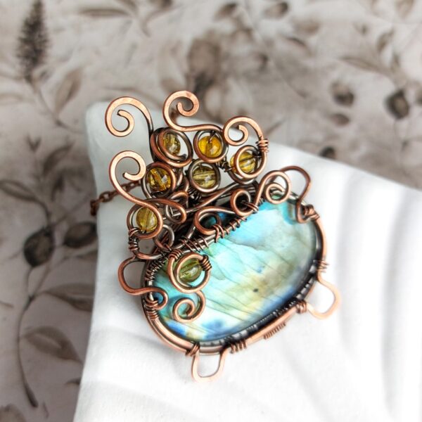 Naszyjnik magiczny kociołek czarownicy z labradorytem, biżuteria wire wrapping