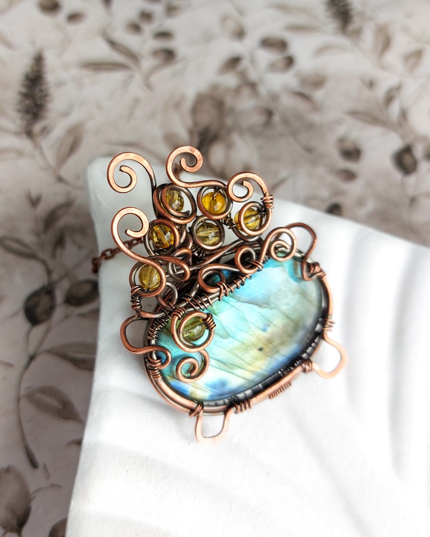 Naszyjnik magiczny kociołek czarownicy z labradorytem, biżuteria wire wrapping