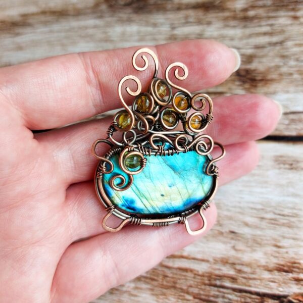 Naszyjnik magiczny kociołek czarownicy z labradorytem, biżuteria wire wrapping