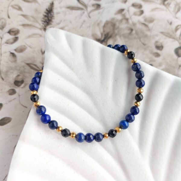 bransoletka z niebieskim kamieniem lapis lazuli