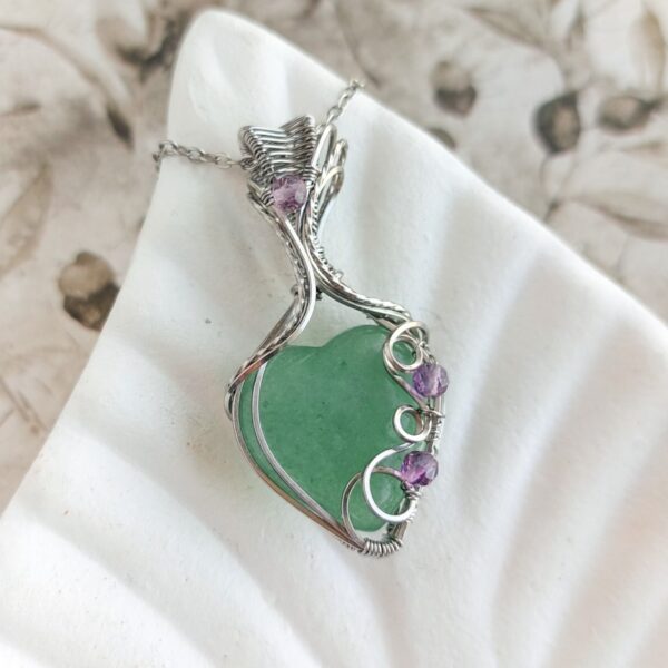wisiorek serce z zielonym awenturynem, srebrna stal chirurgiczna, biżuteria wire wrapping