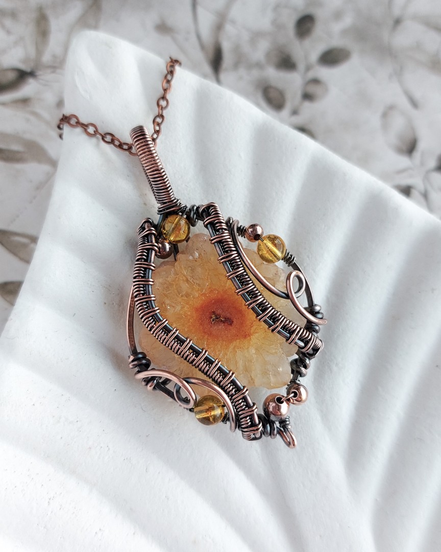 Naszyjnik z kolorowym kamieniem, żółty kwarc, oprawiony miedzianym patynowanym drutem, wisior wire wrapping
